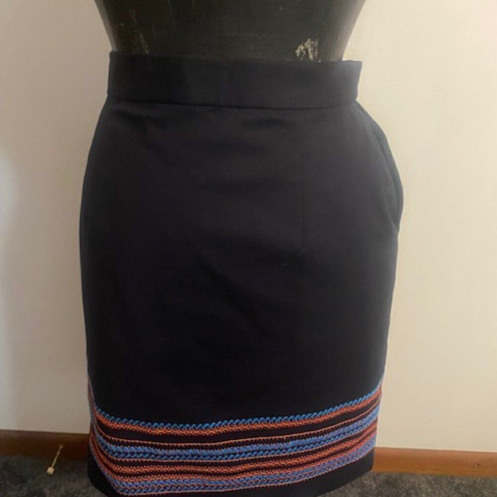 Brooks Brothers Navy Blue embroidered stripe bottom pencil skirt, size 10 - Picture 2 of 4